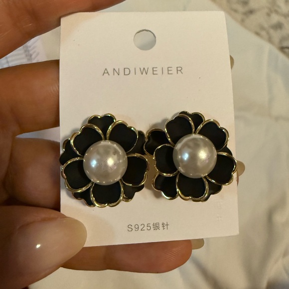 Vintage Black Floral Earrings with Pearl Center - Picture 3 of 3